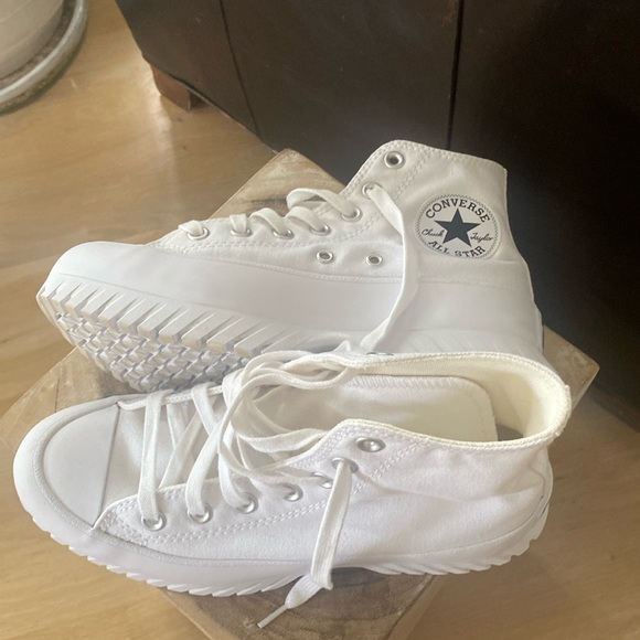 Like new Converse Chuck Taylor Lugged HighTops Sneakers - Picture 2 of 15